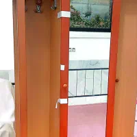 جاکفشی و رخت آویز اینه دار