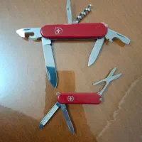 چاقوی چند کاره ویکتورینوکس در 2سایز