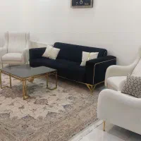 مبل راحتی ۷نفره با میز وسط و دوعدد عسلی بسیار سالم