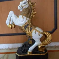 اسب دکوراسیون عتیقه 3 میلیون تومن مفت