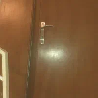 درب کاملا چوب وبسیار تمیز همراه با چارچوب آهنی|مصالح و تجهیزات ساختمان|دامغان, |دیوار