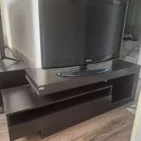 تلوزیون   lcd ۳۷ اینچ و میز تلوزیون