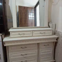 سالمه فقط دوتا از دستگیره های کشوهاش در اومده