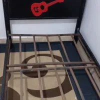تخت فلزی