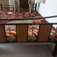 تخت فلزی چوبی