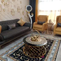 یک سرویس مبل ۸نفره با گل میز