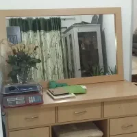 میز توالت با آینه و صندلی