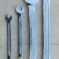 ۴ عدد آچار تخت رونیکس و ۲ عدد آچار توسن در حد نو