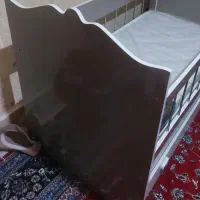 تخت کودک،  حالت گهواره ای هم می‌شود|تخت و صندلی بچه|سیرجان, |دیوار
