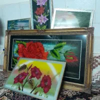 قاب عکس منظره و گل.