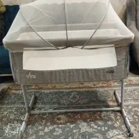 تخت کنار مادر