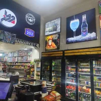 تعدادی نیروی کار آقا و خانم برای کار در هایپر