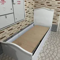 تخت سفید سالم