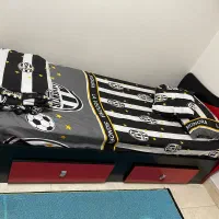 تخت خواب یک نفره و تشک و کمد