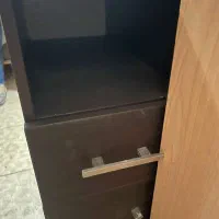 یک عدد میز تحریر