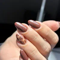 خدمات وآموزش کاشت ناخن وپارافین تراپی