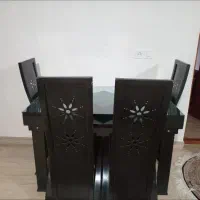 میز غذا خوری در حد نو