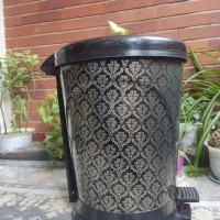 سطل زباله پدالی بزرگ‌ سالم