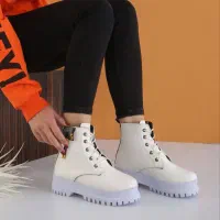 بوت|کیف، کفش، کمربند|صحنه, |دیوار