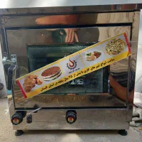 دستگاه خمیرگیر و یک عدد فر گازی