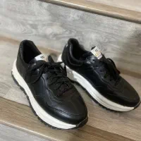 تعدادی کفش زنانه سایز ۳۸ تا ۴۰