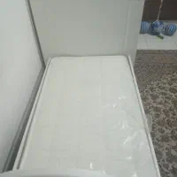 تخت و تشک بچه.