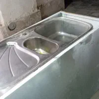 کابینت فلزی سالم به همراه سینک دولگن