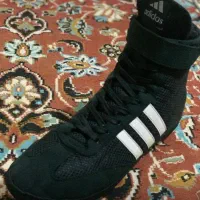 کفش کشتی کامبت4 سایز ۴۴ ولی به ۴۳میخوره