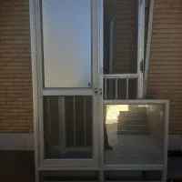 در آلومینیومی با شیشه و چارچوب