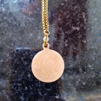 پلاک و زنجیر قدمت دار با نشان