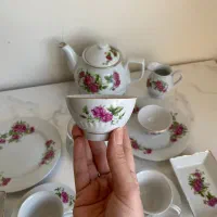 چینی گل سرخ گل سرخی صبحانه خوری گل سرخ