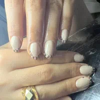 کاشت و ترمیم ناخن (پدیکور )