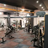 منشی باشگاه بدنسازی