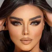همکاری در زمینه دستیار میکاپ و پوست زن و شنیون کار