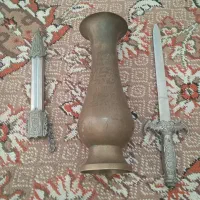 گلدان وخنجر