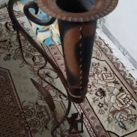 گلدان پایه بلند فلزی رنگ مسی بسیار زیبا|صنایع دستی و سایر لوازم تزئینی|قم, تولید دارو و یخچال|دیوار