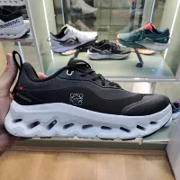 کتونی لوئوه آن رانینگ loewe on running