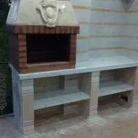 به تعدادی شاگرد ساده و حرفه ای برای سنگ‌کاری