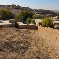 زمین مسکونی  موقعیت زاینده رود چشم‌انداز باز