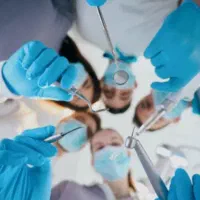 دعوت به همکاری از دندانپزشک مسلط به امور روتین