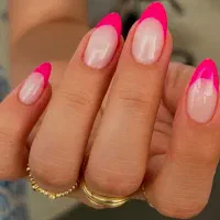 کاشت و ترمیم ناخن لاک ژل،