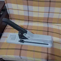 دستگاه منگنه وسط زن کانگورو