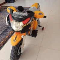 متور اسباب‌ بازی کودک به همراه کلاه ایمنی|اسباب‌‌بازی|فولادشهر, A4|دیوار