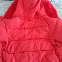 کاپشن|کفش و لباس بچه|میانه, |دیوار