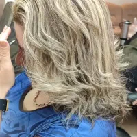 آموزش و انجام خدمات زیبایی در آرایشگاه وآموزشگاه