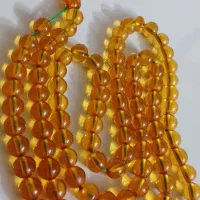 دو تسبیح کهربا و سه تا سندلوس خوب