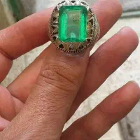 انگشتر نقره دست ساز نگین زمرد طبیعی