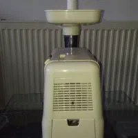 چرخ گوشت برقی جهان اوا و چرخ گوشت دستی قدیمی|خردکن، آسیاب، غذاساز|تبریز, |دیوار