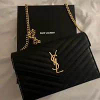 فروشنده اقا و خانم