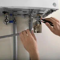 تعمیر انواع پکیج.ستشوی رادیاتورهای پکیج روی کار